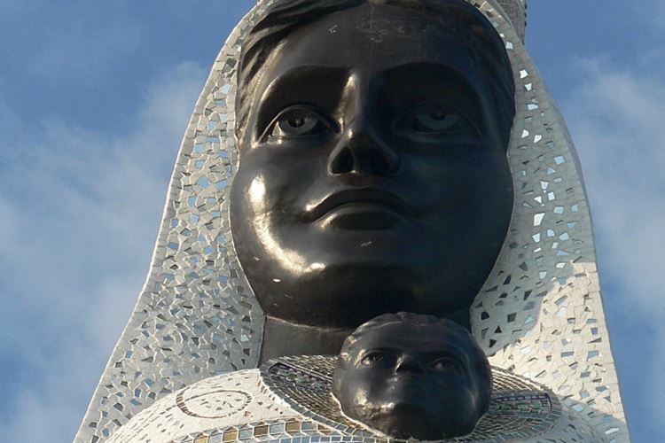 Největší socha Panny Marie Loretánské na světě naproti Primoštenu na poloostrově Kremik na vrchu Gaj - Primošten - 101 CK Zemek - Chorvatsko