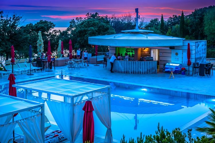 Pag ostrov - Jakišnica - Luna hotel - venkovní bazén - 101 CK Zemek - Chorvatsko