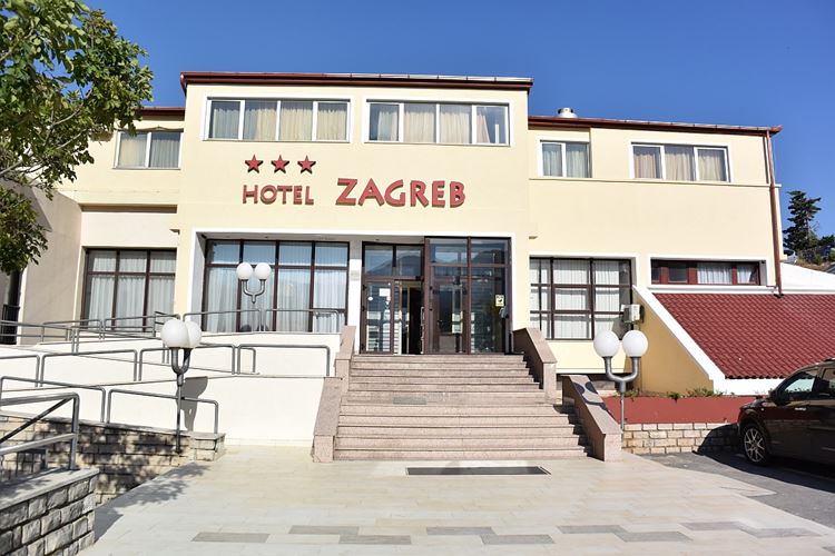 Zagreb hotel - Vstup do hlavní budovy - Karlobag - 101 CK Zemek - Chorvatsko