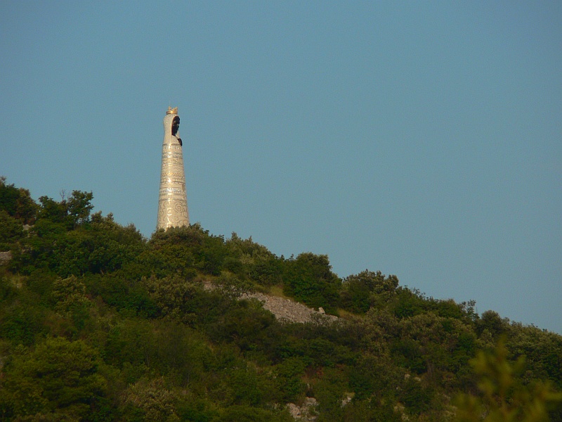 Největší socha panny Marie Lopretánské na světě na polostrově Kremik, vrchu Gaj