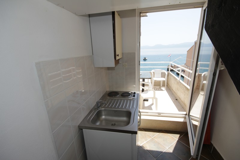 Apartmán číslo 5 - balkon boční pohled moře
